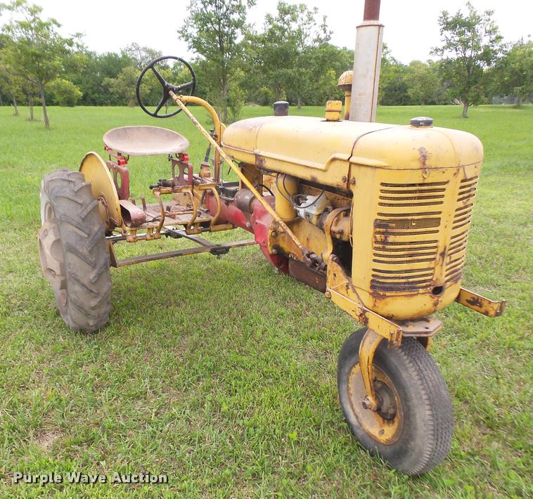 image for item DA1748 Farmall B tractor