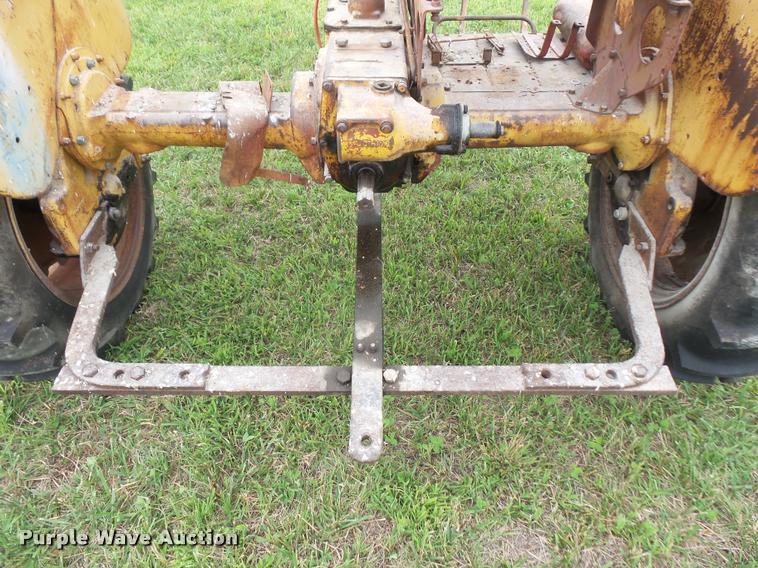 image for item DA1748 Farmall B tractor