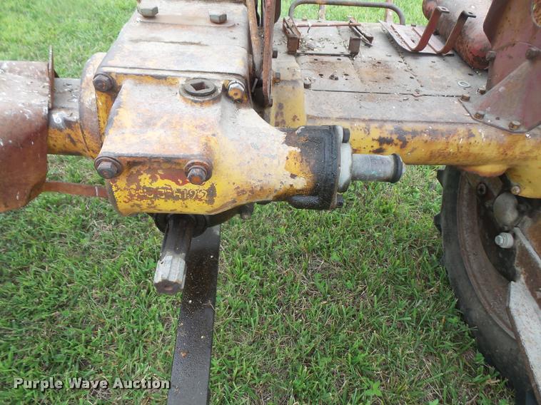 image for item DA1748 Farmall B tractor