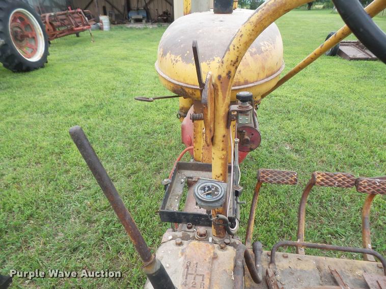 image for item DA1748 Farmall B tractor