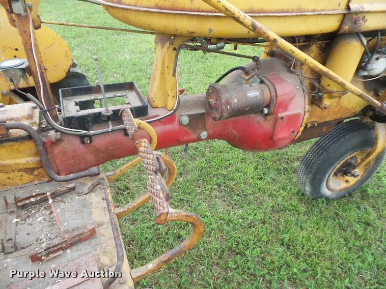 image for item DA1748 Farmall B tractor