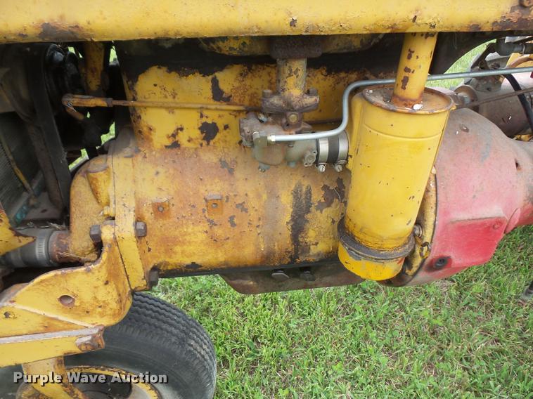 image for item DA1748 Farmall B tractor