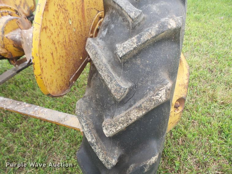 image for item DA1748 Farmall B tractor