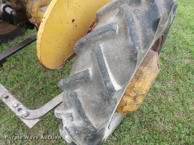 image for item DA1748 Farmall B tractor