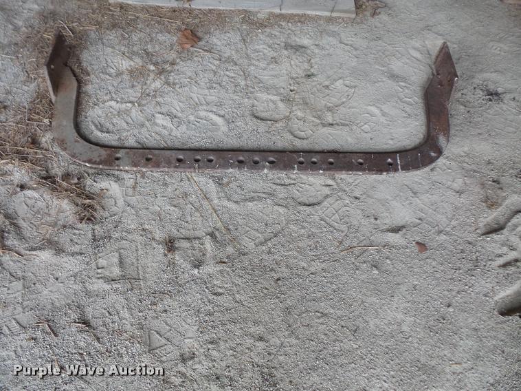 image for item DA1748 Farmall B tractor