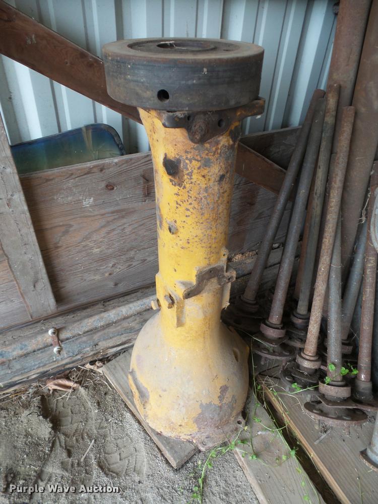 image for item DA1748 Farmall B tractor