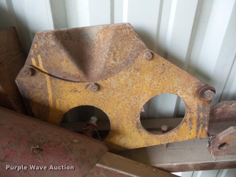 image for item DA1748 Farmall B tractor