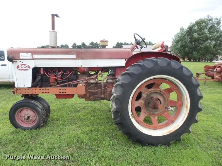 image for item DA1749 1962 Farmall 560 tractor