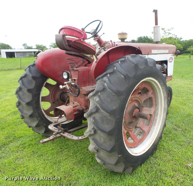 image for item DA1749 1962 Farmall 560 tractor