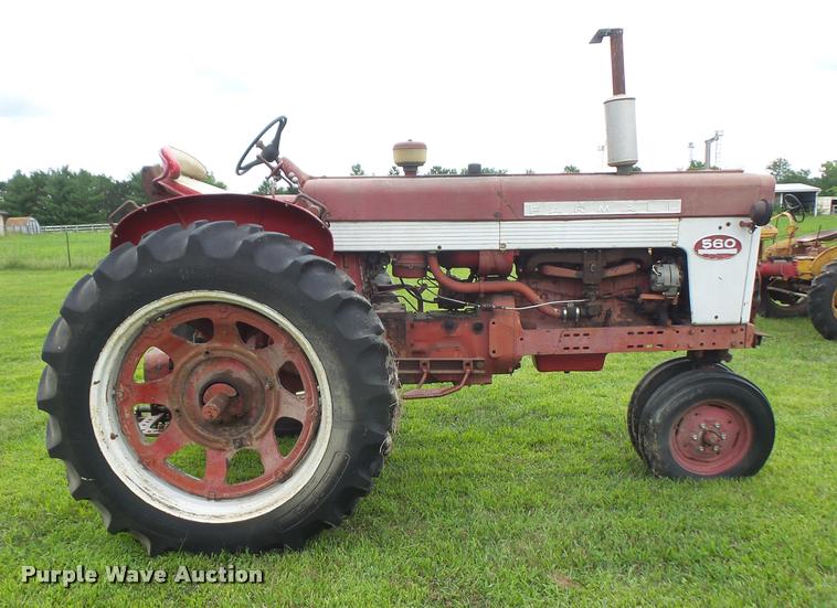 image for item DA1749 1962 Farmall 560 tractor