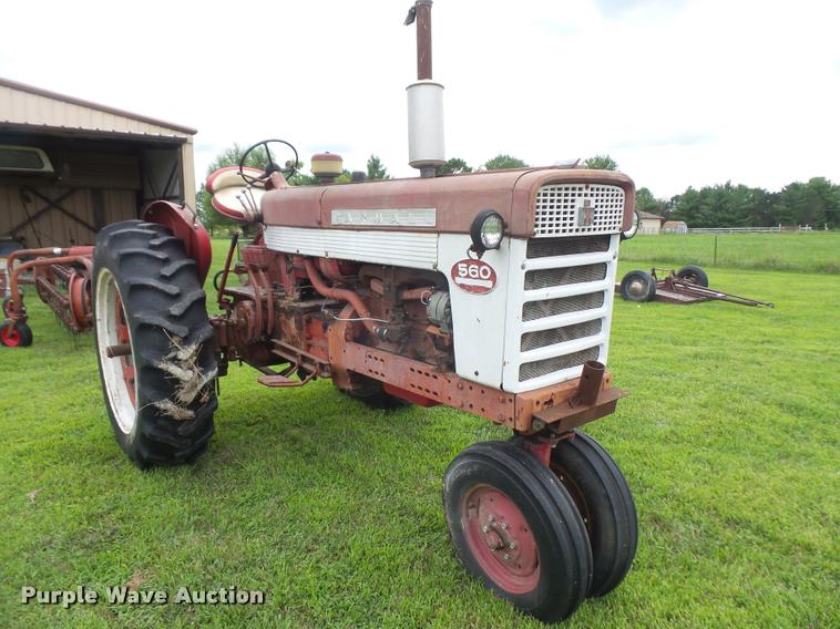 image for item DA1749 1962 Farmall 560 tractor