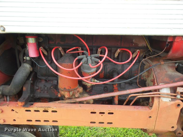 image for item DA1749 1962 Farmall 560 tractor