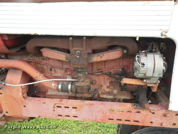image for item DA1749 1962 Farmall 560 tractor