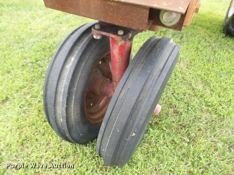 image for item DA1749 1962 Farmall 560 tractor