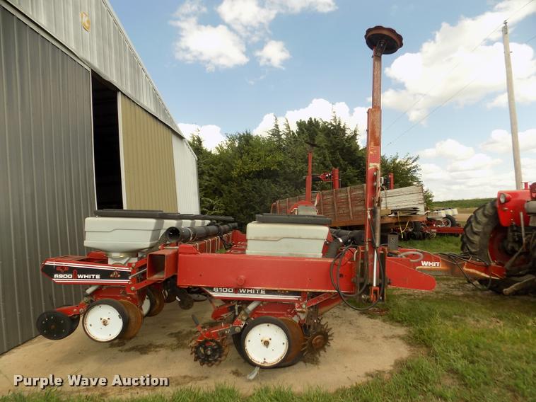 image for item DA3075 1996 White 6106 split row no-till planter