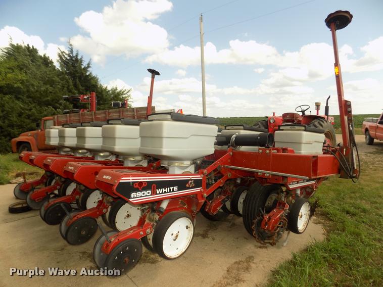 image for item DA3075 1996 White 6106 split row no-till planter