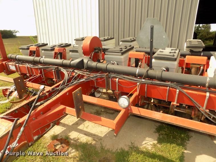 image for item DA3075 1996 White 6106 split row no-till planter