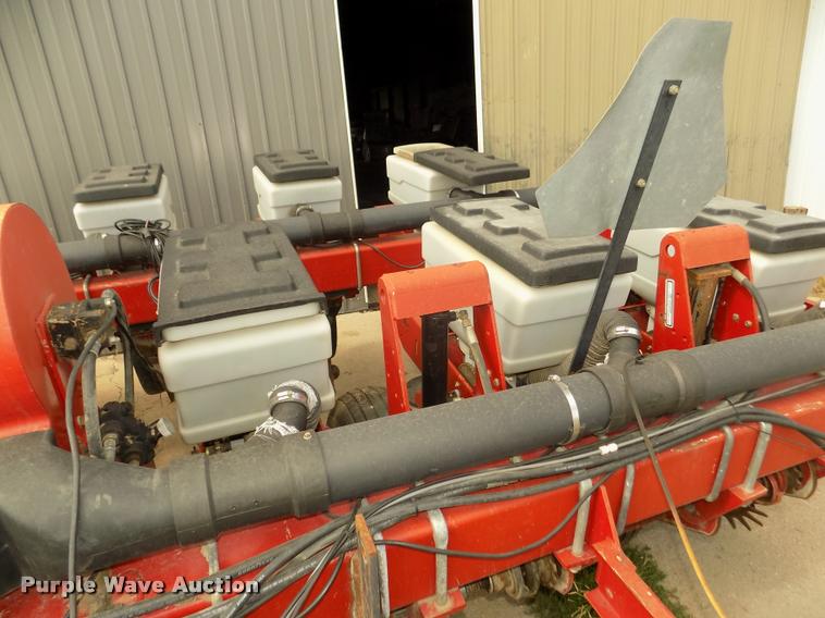 image for item DA3075 1996 White 6106 split row no-till planter