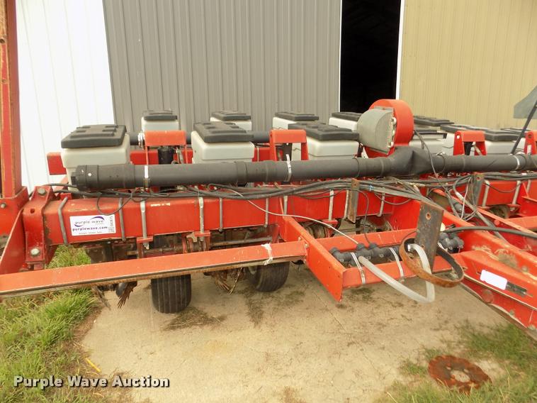 image for item DA3075 1996 White 6106 split row no-till planter