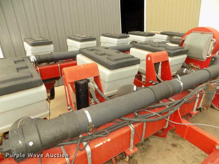 image for item DA3075 1996 White 6106 split row no-till planter