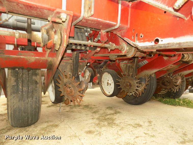 image for item DA3075 1996 White 6106 split row no-till planter