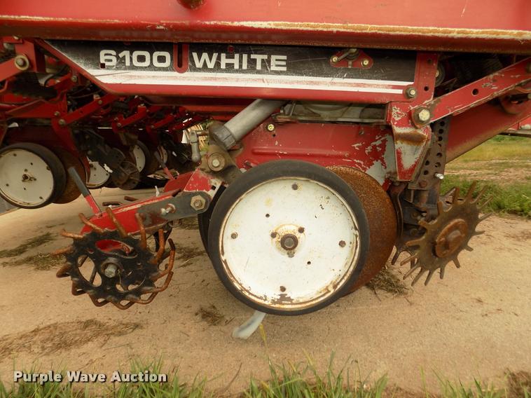 image for item DA3075 1996 White 6106 split row no-till planter