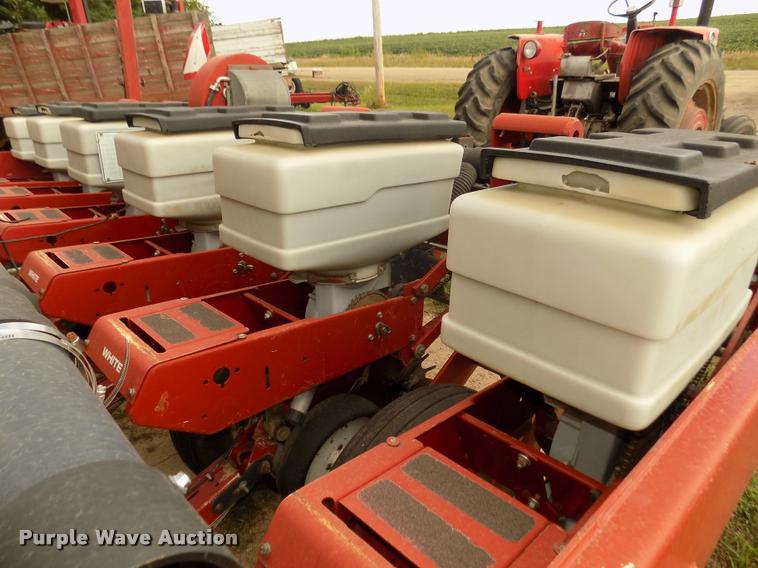 image for item DA3075 1996 White 6106 split row no-till planter