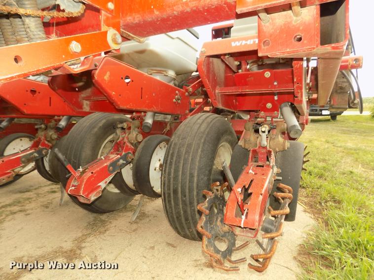 image for item DA3075 1996 White 6106 split row no-till planter