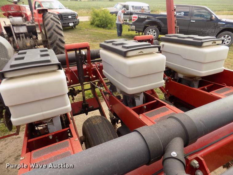 image for item DA3075 1996 White 6106 split row no-till planter