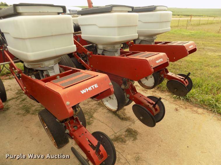 image for item DA3075 1996 White 6106 split row no-till planter
