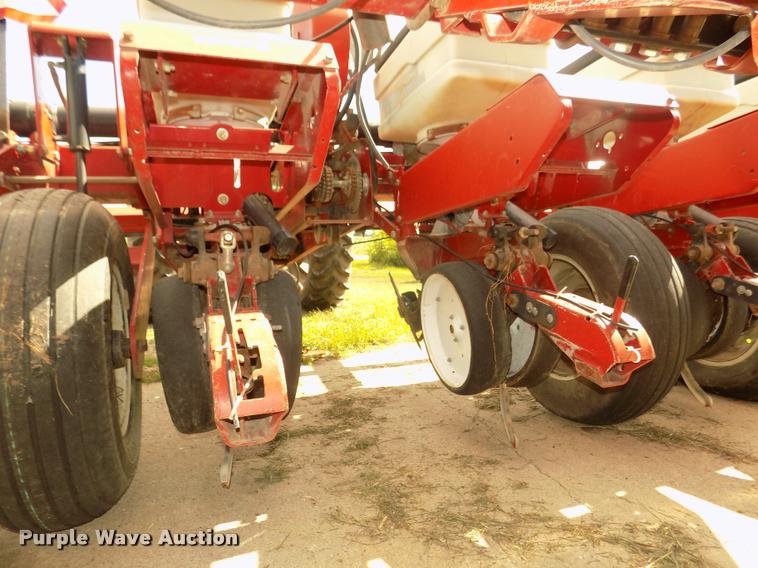 image for item DA3075 1996 White 6106 split row no-till planter