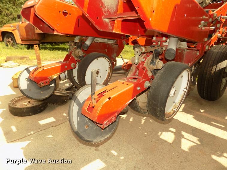 image for item DA3075 1996 White 6106 split row no-till planter