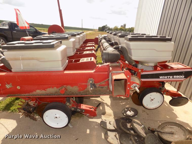 image for item DA3075 1996 White 6106 split row no-till planter