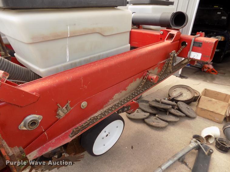 image for item DA3075 1996 White 6106 split row no-till planter