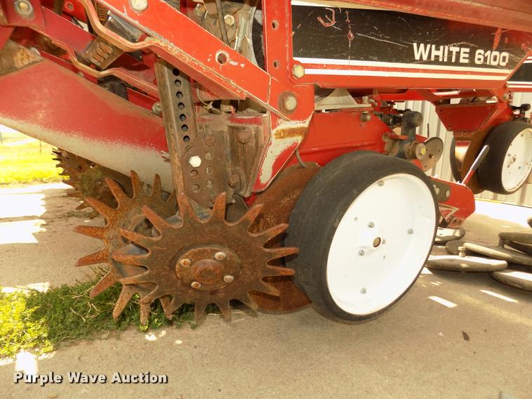 image for item DA3075 1996 White 6106 split row no-till planter
