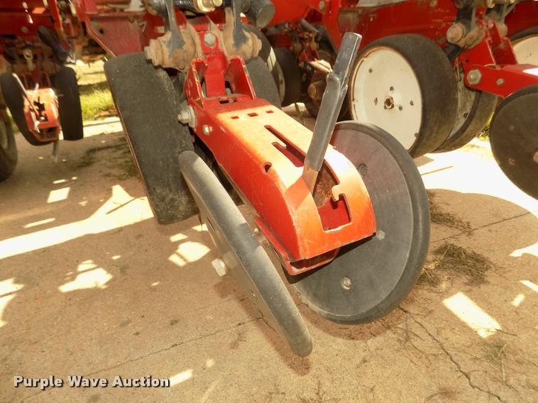 image for item DA3075 1996 White 6106 split row no-till planter