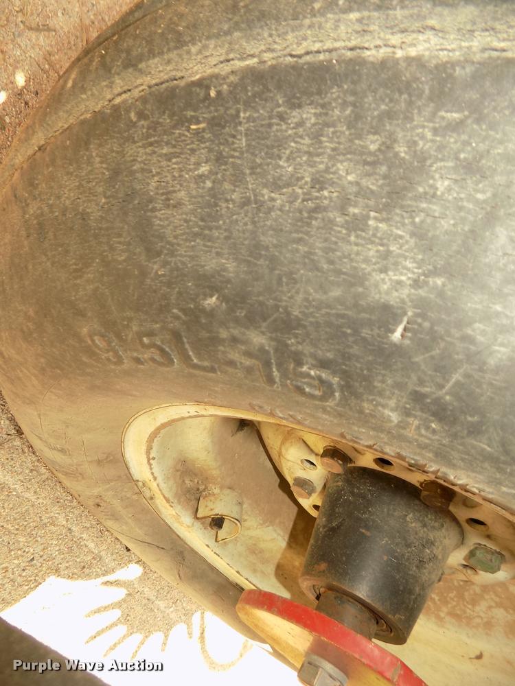 image for item DA3075 1996 White 6106 split row no-till planter