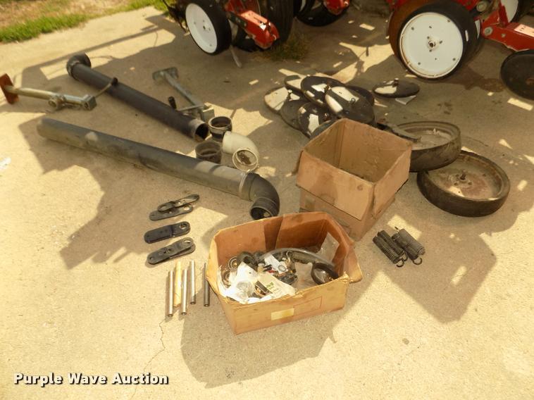 image for item DA3075 1996 White 6106 split row no-till planter