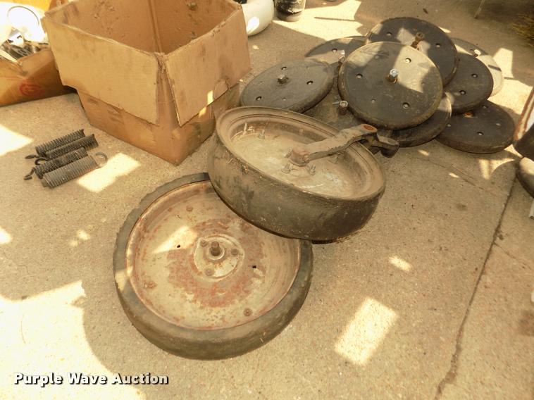 image for item DA3075 1996 White 6106 split row no-till planter