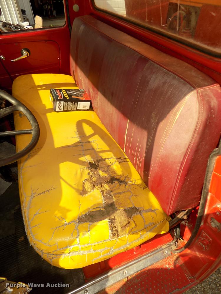 image for item DA3076 1972 International Loadstar 1600 feed truck