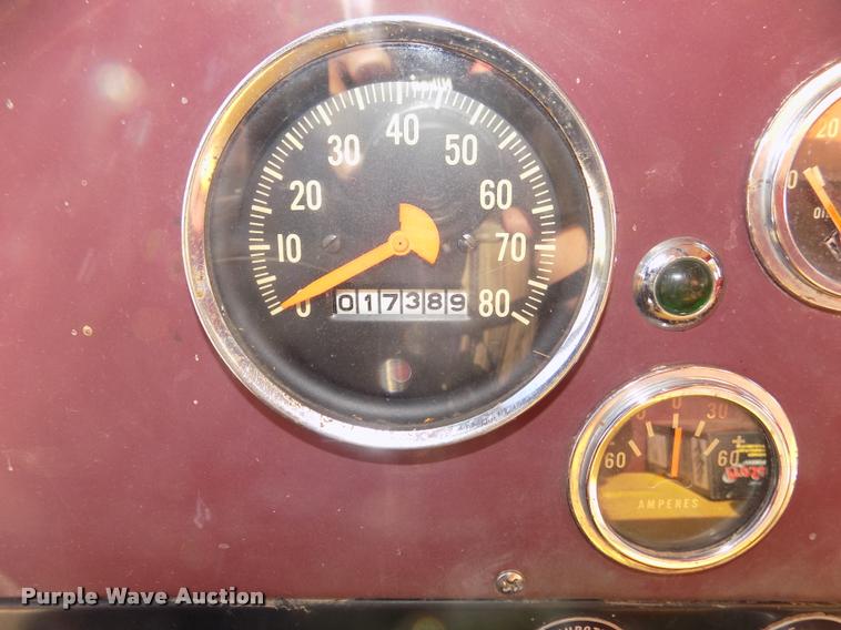 image for item DA3076 1972 International Loadstar 1600 feed truck