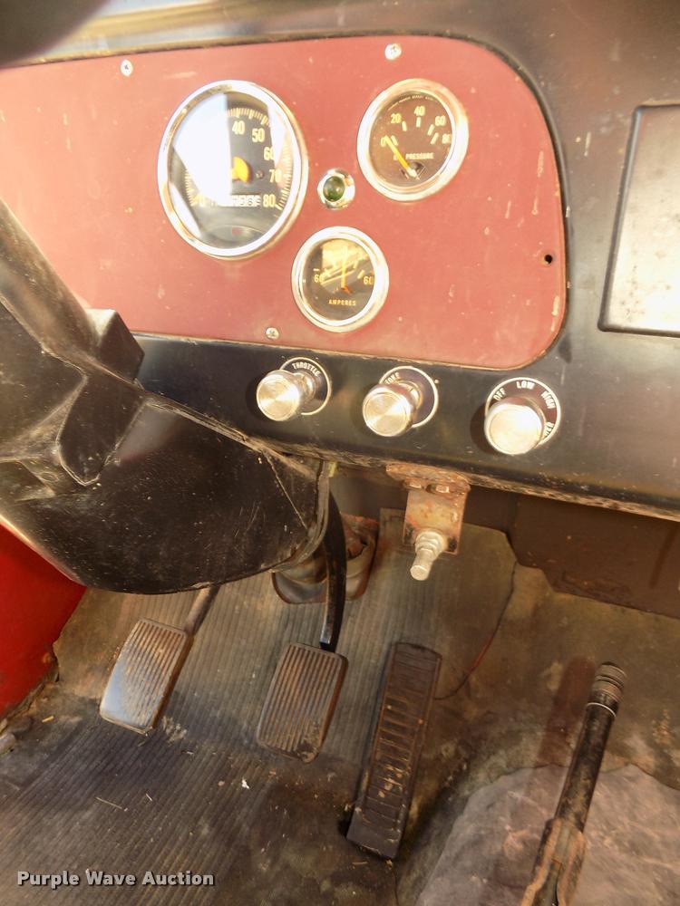 image for item DA3076 1972 International Loadstar 1600 feed truck