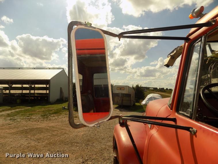 image for item DA3076 1972 International Loadstar 1600 feed truck