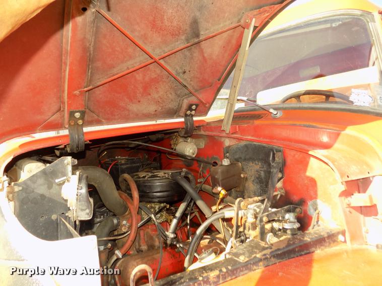 image for item DA3076 1972 International Loadstar 1600 feed truck