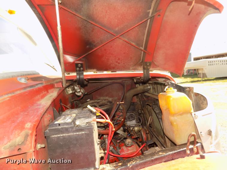 image for item DA3076 1972 International Loadstar 1600 feed truck