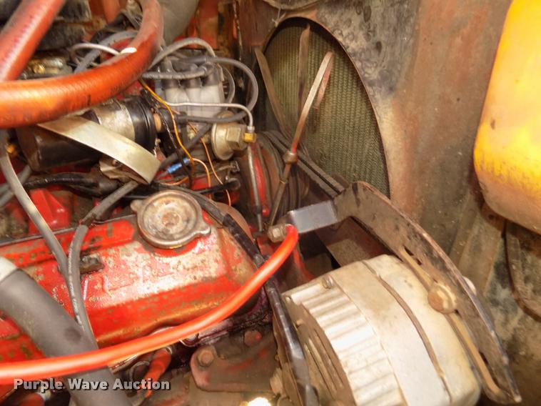 image for item DA3076 1972 International Loadstar 1600 feed truck