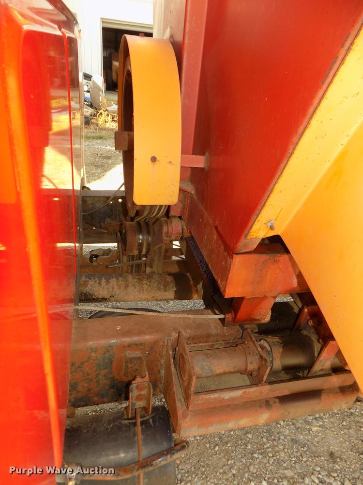 image for item DA3076 1972 International Loadstar 1600 feed truck