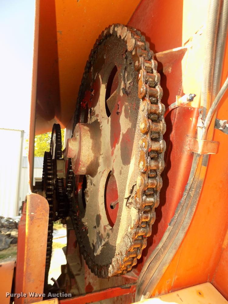 image for item DA3076 1972 International Loadstar 1600 feed truck