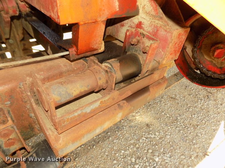 image for item DA3076 1972 International Loadstar 1600 feed truck