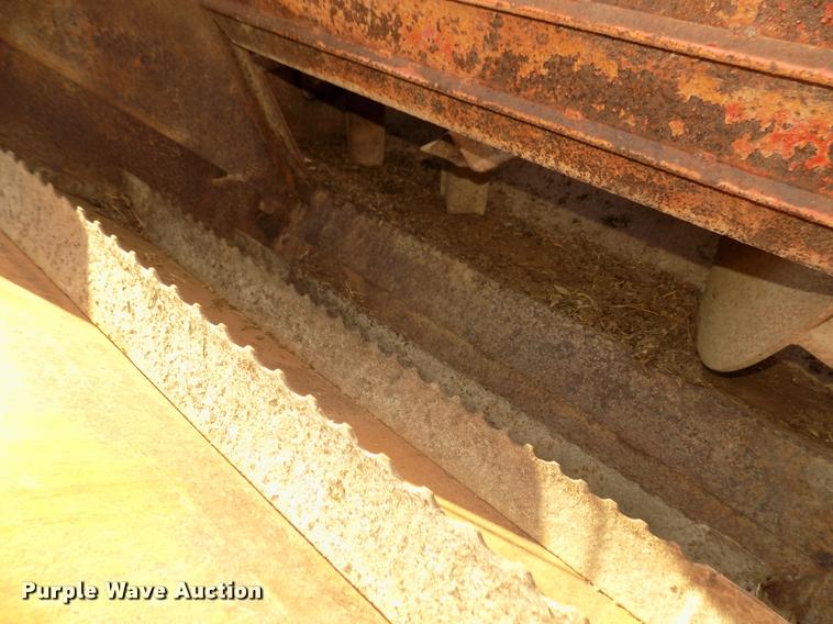 image for item DA3076 1972 International Loadstar 1600 feed truck